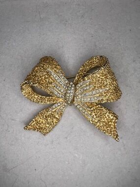 Vintage Signed Coro Craft Corocraft Gold Bow Brooch Pin Rhinestone Pave Center